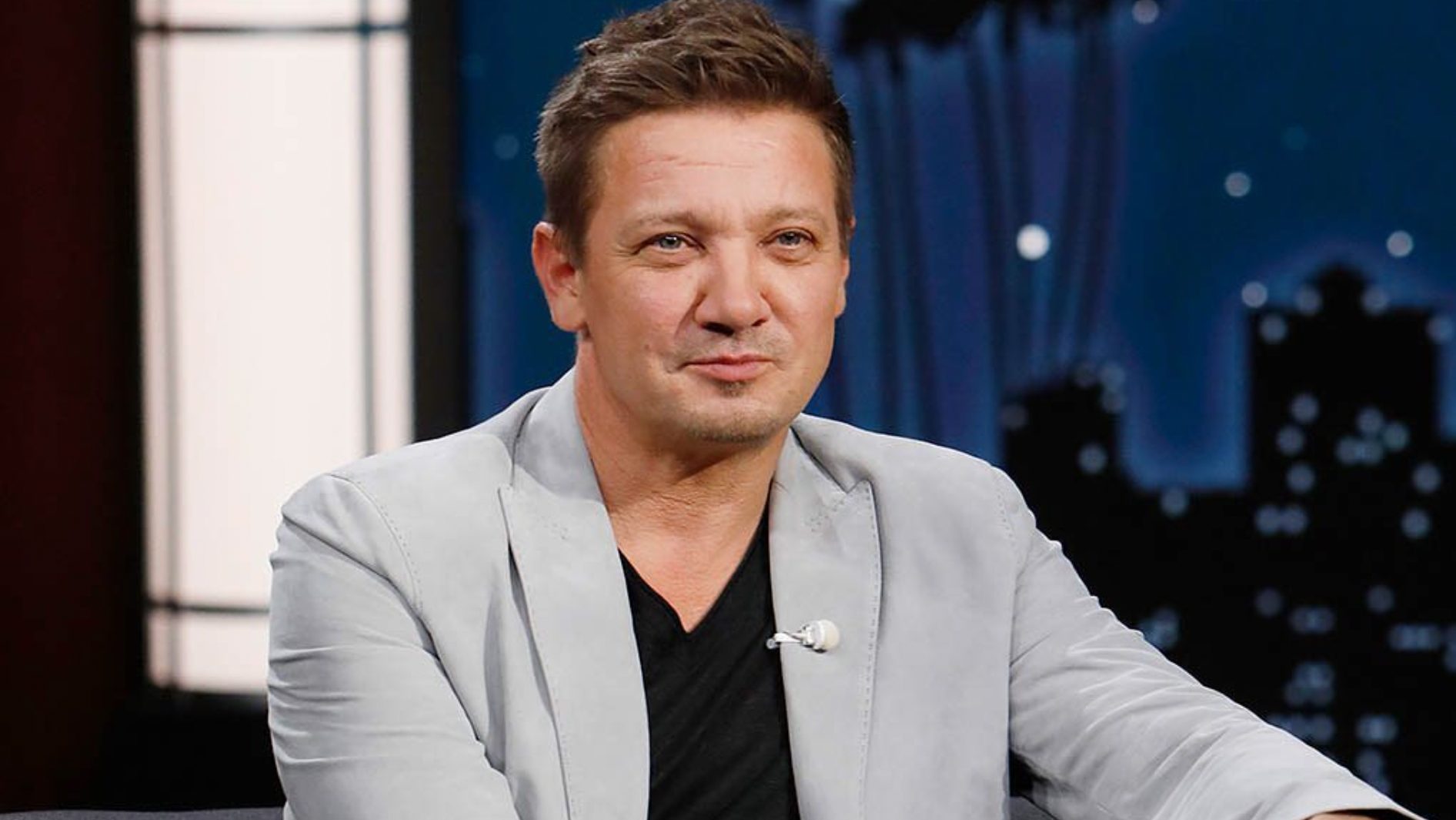 Jeremy Renner Presents at People's Choice Awards