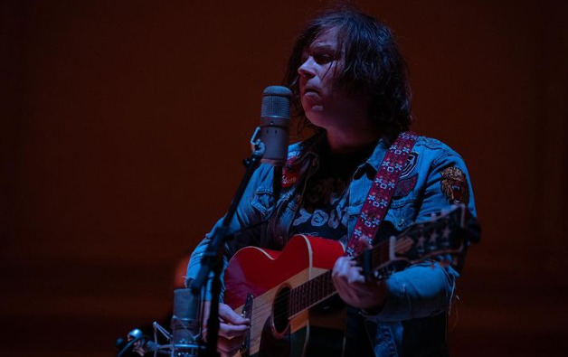 Singer Ryan Adams Thanks God for Sobriety Amid Health Issues